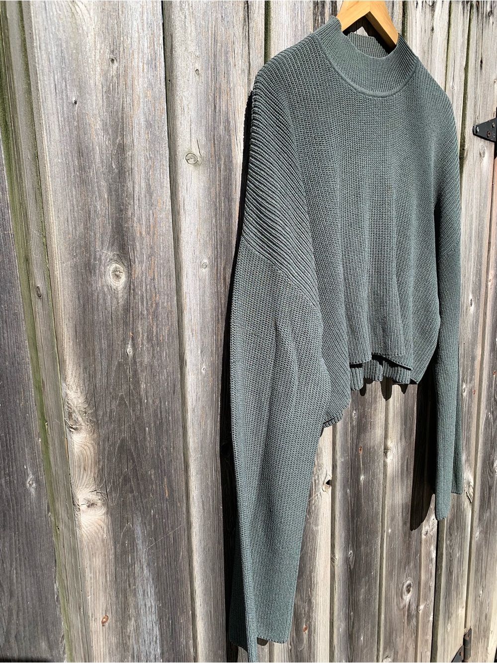 Wilfred (Aritzia) Mock Neck Cropped Sweater - Sage Green / Vert Sauge